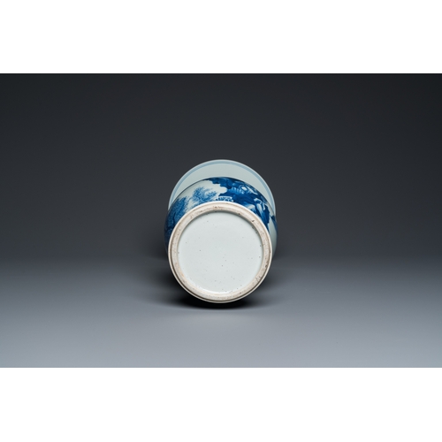 85 - A Chinese blue and white 'yenyen' vase with figures in a landscape, 19/20th C.H.: 45 cm... 