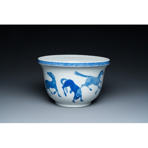 86 - A Chinese blue and white 'Eight horses of Mu Wang' jardiniere, Kangxi mark, 19/20th C.Dia.: 25 cm - ... 