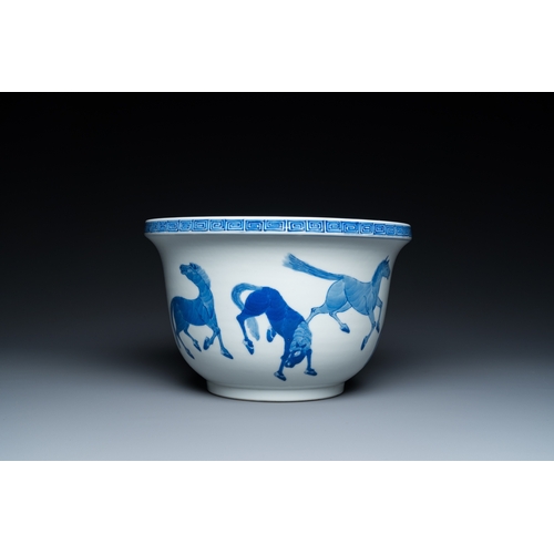 86 - A Chinese blue and white 'Eight horses of Mu Wang' jardiniere, Kangxi mark, 19/20th C.Dia.: 25 cm - ... 