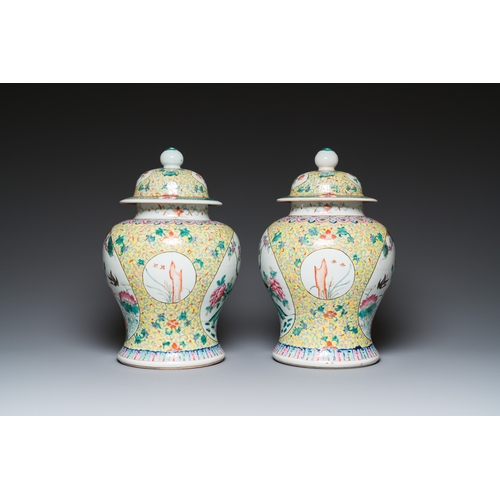 9 - A pair of Chinese famille rose covered vases and a jardiniere, 19/20th C.H.: 41,5 cm (incl. stand) -... 