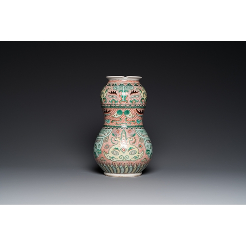 92 - A Chinese famille verte vase with taotie masks, Xuande mark, 19th C.H.: 30 cm