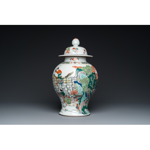 95 - A Chinese famille verte vase and cover, 19th C.H.: 41 cm