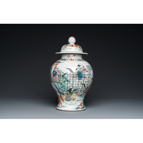 95 - A Chinese famille verte vase and cover, 19th C.H.: 41 cm