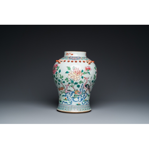 96 - A Chinese famille rose vase with wooden cover, 19th C.H.: 34,5 cm (the vase)
 
 H.: 42,5 cm (incl. c... 