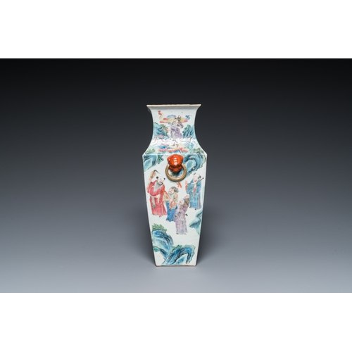 99 - A square Chinese famille rose 'immortals' vase, 19th C.H.: 30 cm