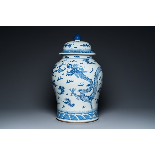 101 - A large Chinese blue and white 'dragons' vase and cover, 19th C.H.: 63 cm