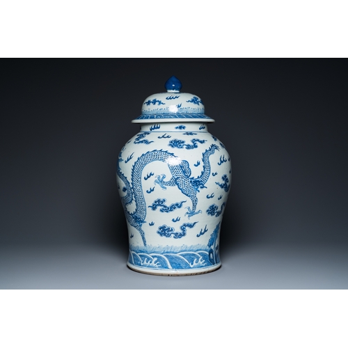 101 - A large Chinese blue and white 'dragons' vase and cover, 19th C.H.: 63 cm