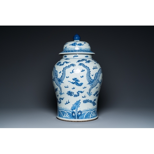 101 - A large Chinese blue and white 'dragons' vase and cover, 19th C.H.: 63 cm