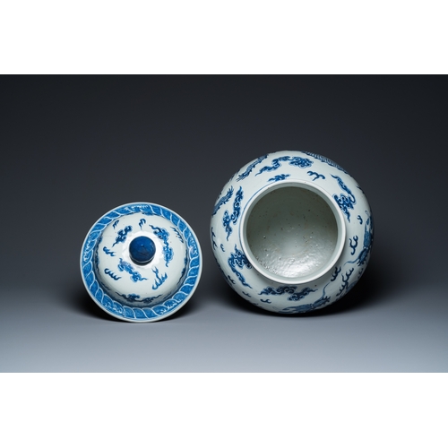 101 - A large Chinese blue and white 'dragons' vase and cover, 19th C.H.: 63 cm