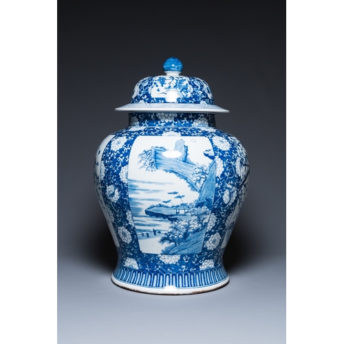 104 - An exceptionally large pair of Chinese blue and white vases and covers, 19/20th C.H.: 79 cm
 
 Prove... 