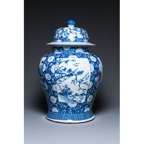 104 - An exceptionally large pair of Chinese blue and white vases and covers, 19/20th C.H.: 79 cm
 
 Prove... 