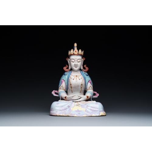 105 - A Chinese famille rose sculpture of Buddha Amitayus on stand, 19/20th C.H.: 31,5 cm (incl. stand)H.:... 