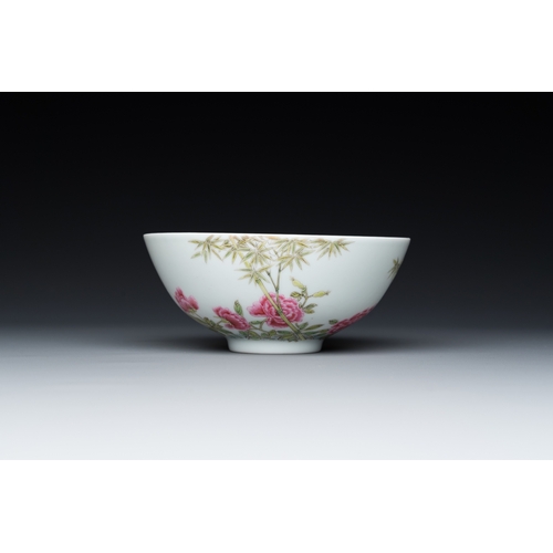 106 - A Chinese famille rose bowl, Yongzheng mark, 20th C.Dia.: 12 cm - H.: 5 cm