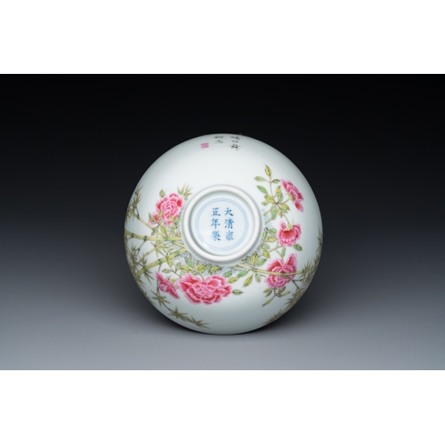 106 - A Chinese famille rose bowl, Yongzheng mark, 20th C.Dia.: 12 cm - H.: 5 cm