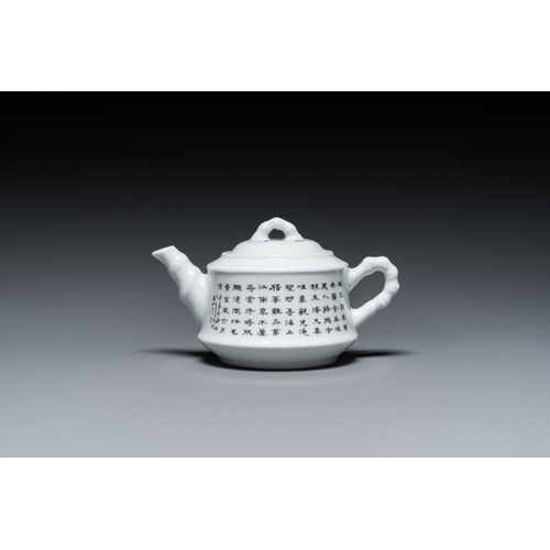 110 - A Chinese 'calligraphy' teapot and cover, Jiangxi Porcelain Company, 20th C.H.: 8 cm - L.: 14 cm... 