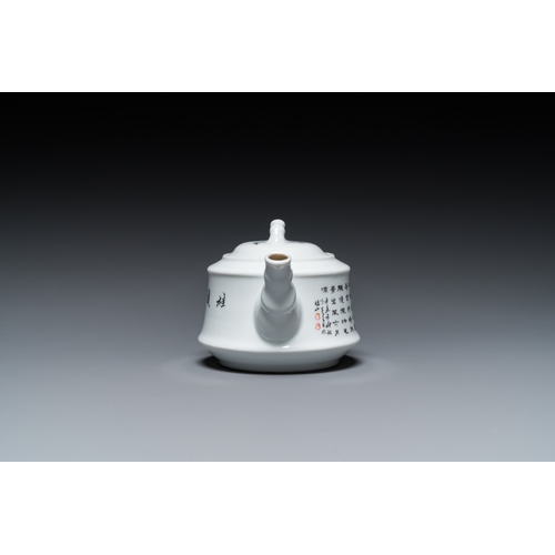 110 - A Chinese 'calligraphy' teapot and cover, Jiangxi Porcelain Company, 20th C.H.: 8 cm - L.: 14 cm... 