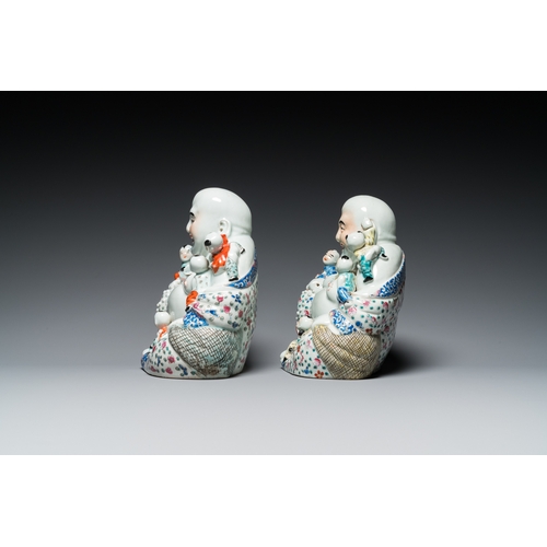 122 - A pair of Chinese famille rose Buddha figures, Zhu Mao Ji Zao æ±èè¨é  mark, RepublicH.: 24 cm -... 