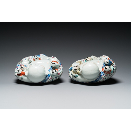 122 - A pair of Chinese famille rose Buddha figures, Zhu Mao Ji Zao æ±èè¨é  mark, RepublicH.: 24 cm -... 