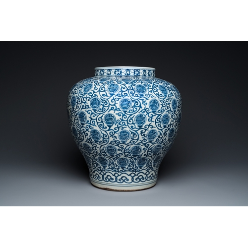 125 - A large Chinese blue and white 'Shou' jar, Wanli mark but probably RepublicH.: 44,5 cm
 Provenance: ... 