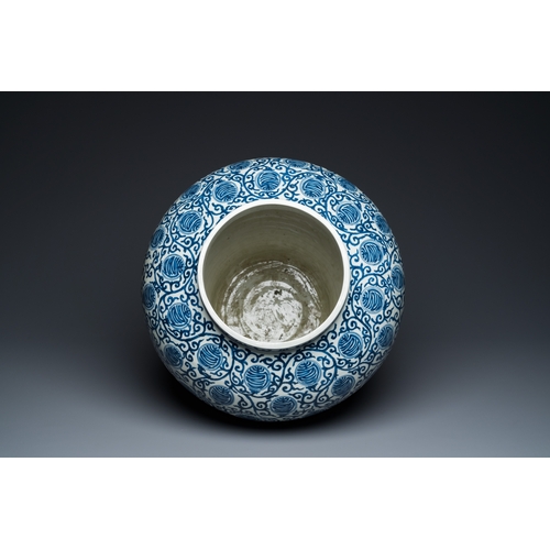 125 - A large Chinese blue and white 'Shou' jar, Wanli mark but probably RepublicH.: 44,5 cm
 Provenance: ... 