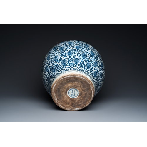 125 - A large Chinese blue and white 'Shou' jar, Wanli mark but probably RepublicH.: 44,5 cm
 Provenance: ... 