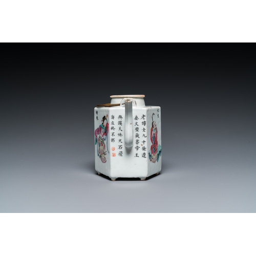 131 - A Chinese hexagonal famille rose 'Wu Shuang Pu' teapot and cover, 19th C.H.: 11,5 cm - L.: 11,5 cm... 