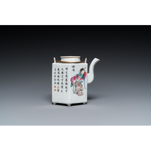 131 - A Chinese hexagonal famille rose 'Wu Shuang Pu' teapot and cover, 19th C.H.: 11,5 cm - L.: 11,5 cm... 