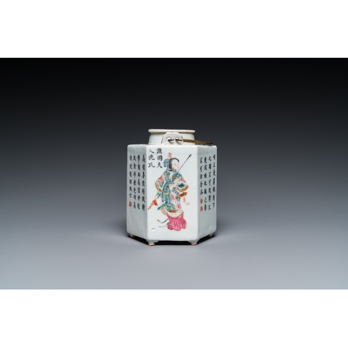 131 - A Chinese hexagonal famille rose 'Wu Shuang Pu' teapot and cover, 19th C.H.: 11,5 cm - L.: 11,5 cm... 