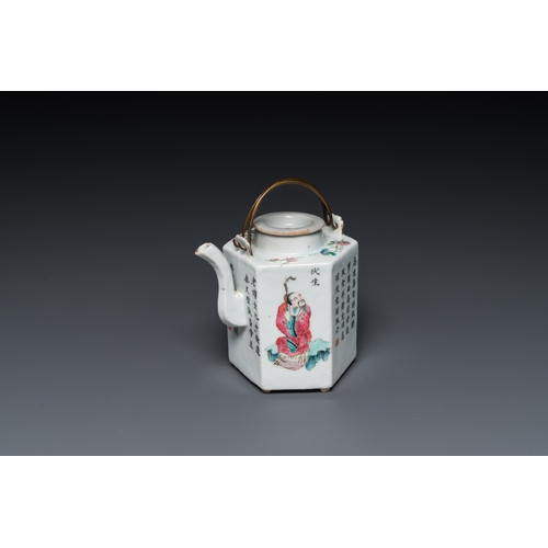 131 - A Chinese hexagonal famille rose 'Wu Shuang Pu' teapot and cover, 19th C.H.: 11,5 cm - L.: 11,5 cm... 