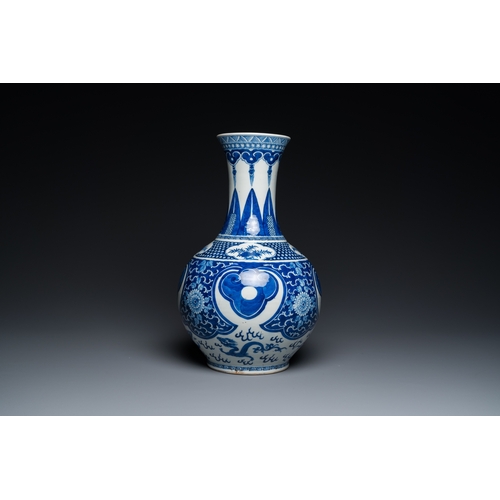 140 - A Chinese blue and white bottle vase, 19th C.H.: 40 cm
 
 Provenance: The collection of a deceased p... 