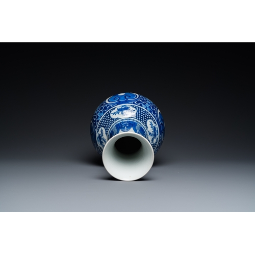 140 - A Chinese blue and white bottle vase, 19th C.H.: 40 cm
 
 Provenance: The collection of a deceased p... 