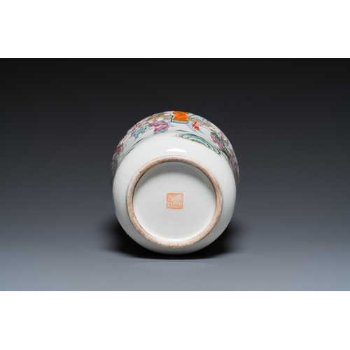 143 - A Chinese famille rose 'narrative subject' vase, Tongzhi mark, 19/20th C.H.: 36,5 cm