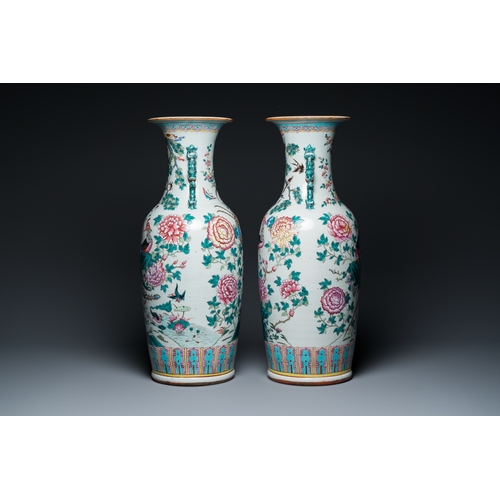 148 - A pair of Chinese famille rose 'phoenixes and pheasants' vases, 19th C.H.: 61,5 cm