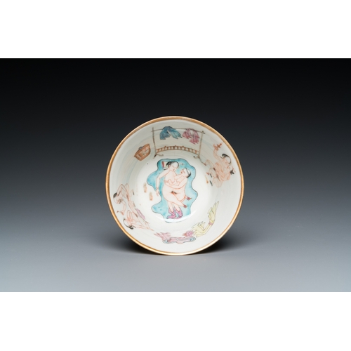 149 - A Chinese qianjiang cai 'erotic subject' bowl, 19th C.Dia.: 10 cm - H.: 5 cm