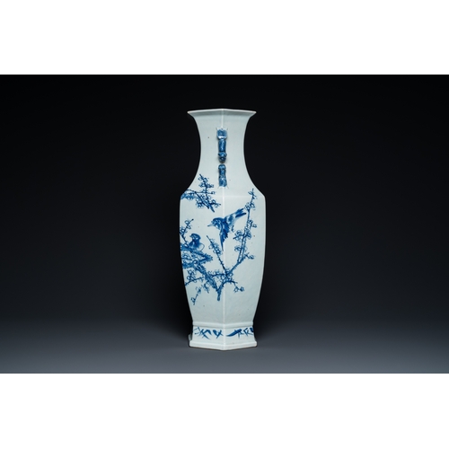 152 - A Chinese blue and white hexagonal 'magpie and plum blossom' vase, 19th C.H.: 58,5 cm