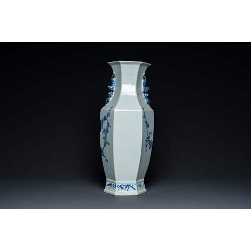 152 - A Chinese blue and white hexagonal 'magpie and plum blossom' vase, 19th C.H.: 58,5 cm