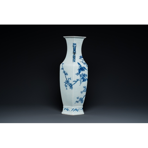 152 - A Chinese blue and white hexagonal 'magpie and plum blossom' vase, 19th C.H.: 58,5 cm