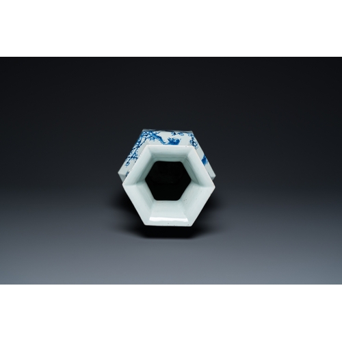 152 - A Chinese blue and white hexagonal 'magpie and plum blossom' vase, 19th C.H.: 58,5 cm