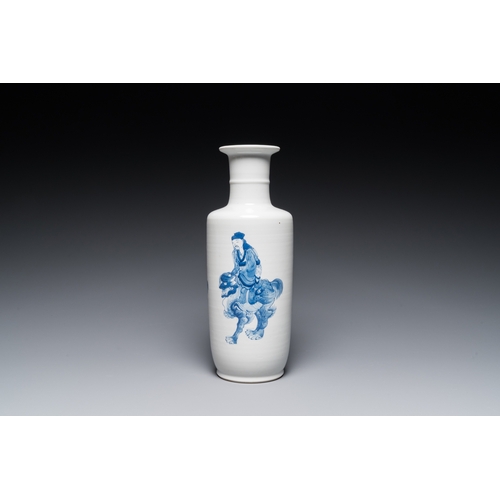 153 - A Chinese blue and white 'Sanxing' rouleau vase, probably 19th C.H.: 28,5 cm