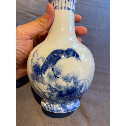 158 - A Chinese blue and white 'Wang Bu' vase, Yongzheng mark, 20th C.H.: 20 cm
 
 Condition: (UV-checked)... 