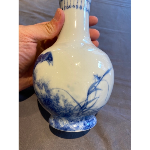 158 - A Chinese blue and white 'Wang Bu' vase, Yongzheng mark, 20th C.H.: 20 cm
 
 Condition: (UV-checked)... 