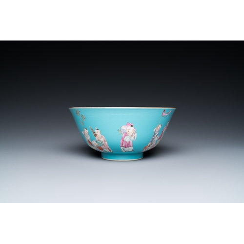 163 - A Chinese famille rose bowl with playing boys on a turquoise ground, Qianlong mark, 20th C.Dia.: 20 ... 