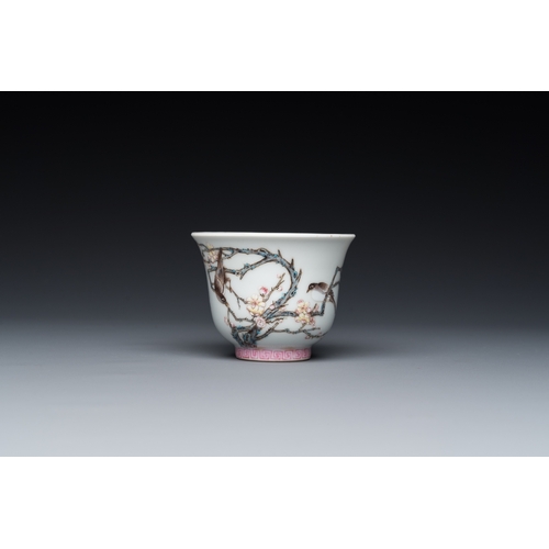 179 - A fine Chinese famille rose cup, Qing Shen Xuan æ¸æè» mark, 19th C.Dia.: 7,5 cm - H.: 6 cm... 