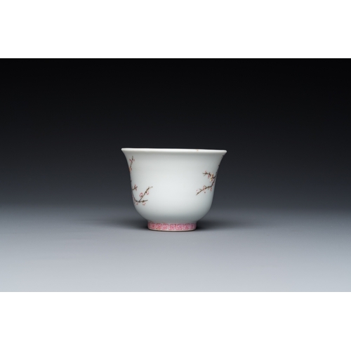 179 - A fine Chinese famille rose cup, Qing Shen Xuan æ¸æè» mark, 19th C.Dia.: 7,5 cm - H.: 6 cm... 