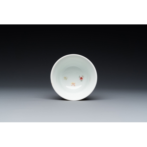 179 - A fine Chinese famille rose cup, Qing Shen Xuan æ¸æè» mark, 19th C.Dia.: 7,5 cm - H.: 6 cm... 