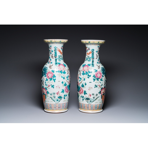 180 - A pair of Chinese famille rose vases with peacocks and phoenixes, 19th C.H.: 60 cm