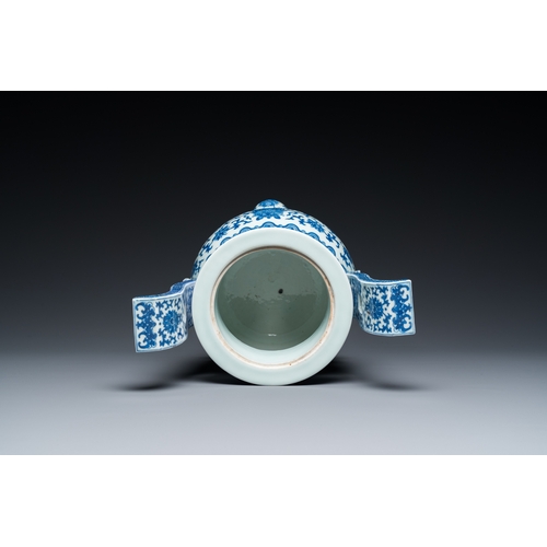 191 - A Chinese blue and white tripod censer, Daoguang mark and of the periodH.: 28,5 cm