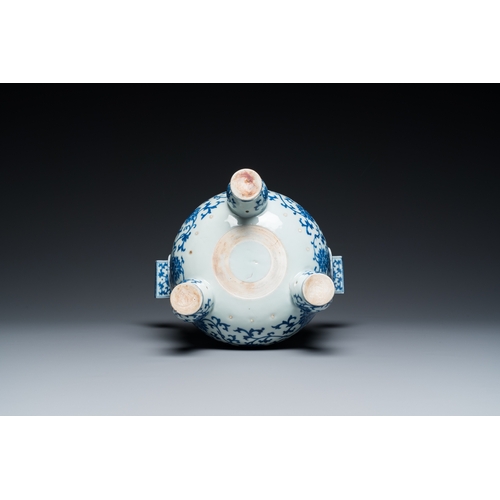 191 - A Chinese blue and white tripod censer, Daoguang mark and of the periodH.: 28,5 cm