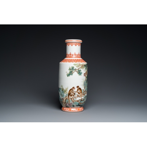 192 - A Chinese rouleau vase with monkeys, signed Bi Yuanming ç¢æ·µæ, dated 1956H.: 46,5 cm... 