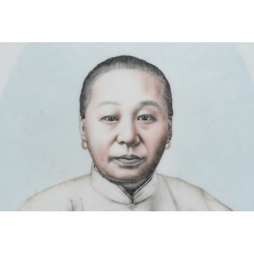 195 - A Chinese grisaille plaque with a female's portrait, Zhu Shouzhi æ±åä¹ seal mark, 20th C.Dim.: 3... 